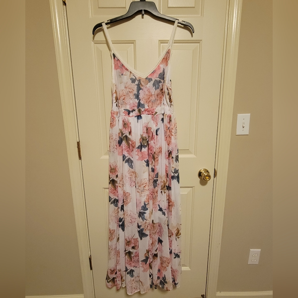 TORRID RUNWAY COLLECTION - IVORY FLORAL CROCHET MAXI DRESS